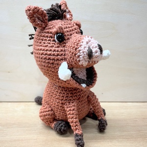 Horgolt Pumba - játék & sport - plüssállat & játékfigura - más figura - Meska.hu