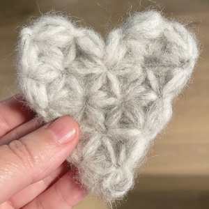 Horgolt szív dísz - esküvő - dekoráció - helyszíni dekor - Meska.hu