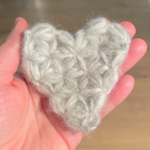 Horgolt szív dísz - esküvő - dekoráció - helyszíni dekor - Meska.hu