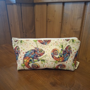 Neszesszer ❤️, Táska & Tok, Neszesszer, Varrás, Neszesszer ❤️ eladó!
Kézműves termék, vízhatlan poliészter anyagból készült a külső fele, és belül ..., MESKA