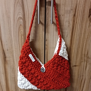 Táska, Táska & Tok, Bevásárlás & Shopper táska, Kenyeres zsák, Horgolás, Varrás, Vidám, mégis nőies megjelenésű, piros–fehér színkombinációjú, kézzel horgolt válltáska, beige béles..., MESKA