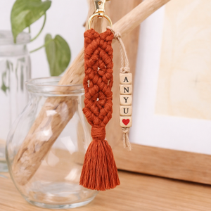 Makramé kulcstartó � rozsda vörös - Meska.hu