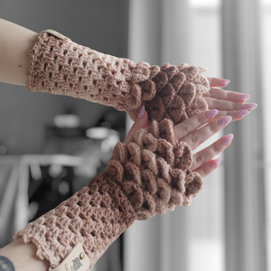 Horgolt ujjatlan 'sárkány' kesztyű - Bézs - Meska.hu