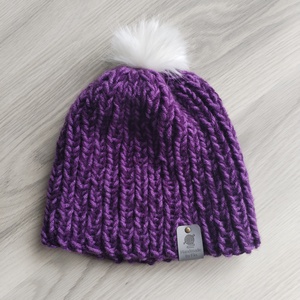 Kötött Téli Sapka - Bojtos Lila - ruha & divat - sál, sapka, kendő - sapka - Meska.hu