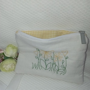 Hímzett virágos neszeszer  - Meska.hu Hímzett virágos neszeszer  - Meska.hu