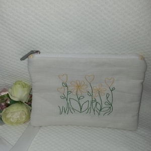 Hímzett virágos neszeszer  - táska & tok - neszesszer - Meska.hu Hímzett virágos neszeszer  - táska & tok - neszesszer - Meska.hu