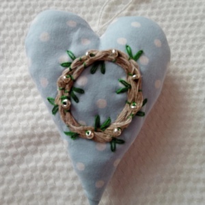 Hímzett koszorúval díszített dekorációs figurák - otthon & életmód - dekoráció - dísztárgy - Meska.hu Hímzett koszorúval díszített dekorációs figurák - otthon & életmód - dekoráció - dísztárgy - Meska.hu