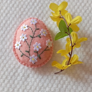 Hímzett tojás  - ünnepi díszek, dekorációk - húsvéti díszek és dekorációk - húsvéti abrosz, terítő - Meska.hu