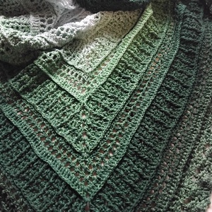 Erdei harmat horgolt kendő - ruha & divat - sál, sapka, kendő - vállkendő - Meska.hu