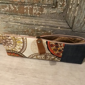 Tolltartó, vászon -farmer bérelt tolltartó, ajándék pedagógus napra, mandala mintás tolltartó  - otthon & életmód - papír, írószer - tolltartó & ceruzatekercs - Meska.hu