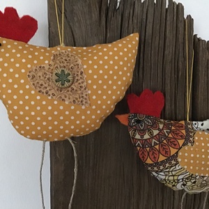 Textil tyúkocskák. Lakásdekoráció , húsvéti dekor. Egyedi darabok. Vászon dekoráció  - otthon & életmód - dekoráció - fali és függő dekoráció - függődísz - Meska.hu