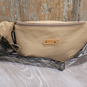 Tejeskávé  táska. mintás heveder. Övtáska fazonú műbőr táska, válltáska , vállon átvethető táska - táska & tok - kézitáska & válltáska - vállon átvethető táska - Meska.hu