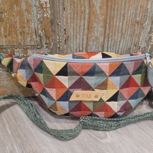 Kockás, színes  szövettáska, közepes méretű övtáska dizájn Testtáska, válltáska, szövet táska, vállon átvethető táska - táska & tok - kézitáska & válltáska - vállon átvethető táska - Meska.hu