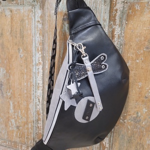 Fekete-ezüst valódi bőr  táska.  Ocelot mintás heveder. Övtáska fazonú valóbőr táska, válltáska , vállon átvethető táska - Meska.hu