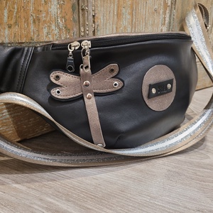 Fekete-óarany valódi bőr táska. Ezüstös csillog heveder. Övtáska fazonú valóbőr táska, válltáska, vállon átvethető táska - táska & tok - kézitáska & válltáska - vállon átvethető táska - Meska.hu