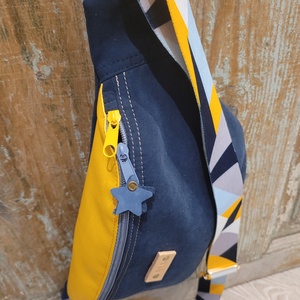 Válltáska, övtáska fazonú táska. Sötétkék, sárga táska . Geometria mintás pánttal. - táska & tok - kézitáska & válltáska - vállon átvethető táska - Meska.hu