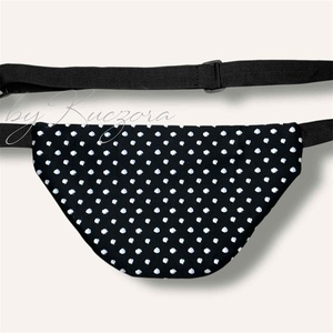 Fekete-fehér pöttyös övtáska / crossbody  klasszikus, mégis játékos - táska & tok - övtáska - Meska.hu