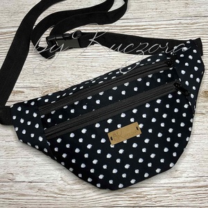 Fekete-fehér pöttyös övtáska / crossbody  klasszikus, mégis játékos - Meska.hu