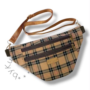 Barna skót kockás övtáska / crossbody  klasszikus elegancia, modern formában, Táska & Tok, Övtáska, Varrás, MESKA