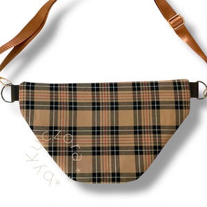Barna skót kockás övtáska / crossbody  klasszikus elegancia, modern formában - táska & tok - övtáska - Meska.hu