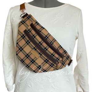 Barna skót kockás övtáska / crossbody  klasszikus elegancia, modern formában - táska & tok - övtáska - Meska.hu