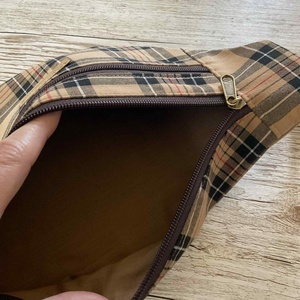 Barna skót kockás övtáska / crossbody  klasszikus elegancia, modern formában - táska & tok - övtáska - Meska.hu