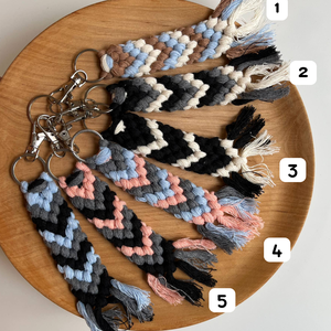 Makramé kulcstartó � 20 cm - táska & tok - kulcstartó & táskadísz - kulcstartó - Meska.hu