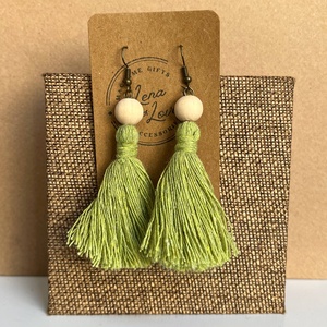 Makramé fülbevaló gyöngyökkel � újrahasznosított pamutból - ékszer - fülbevaló - rojtos fülbevaló - Meska.hu