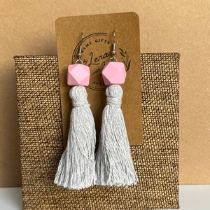 Makramé fülbevaló fagyöngyökkel � újrahasznosított pamutból - ékszer - fülbevaló - rojtos fülbevaló - Meska.hu