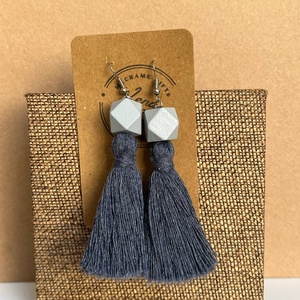 Makramé fülbevaló fagyöngyökkel � újrahasznosított pamutból - ékszer - fülbevaló - rojtos fülbevaló - Meska.hu