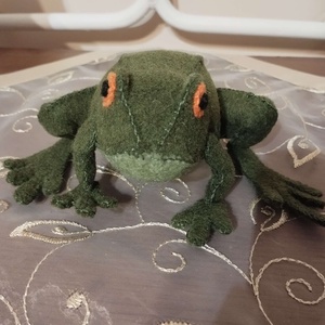 Zöld béka természetes anyagokból (gyapjúfilc, tiszta gyapjú), Játék & Sport, Plüssállat & Játékfigura, Béka, Varrás, MESKA