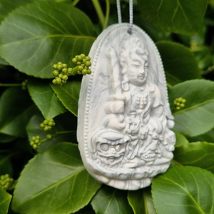 Jesmonite felakasztható dísztárgy Buddha - otthon & életmód - dekoráció - dekoratív figurák és szobrok - Meska.hu