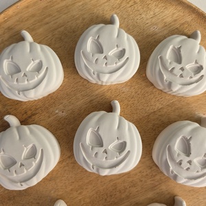 Halloween tök - natúr fehér gipszfigura 1db - Kreatív festhető ajándék - diy (csináld magad) - egységcsomag - Meska.hu