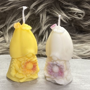 Virágos manó gyertya - kellékek & szerszámok - dekorációs kellékek - dekorációs gyertya - Meska.hu