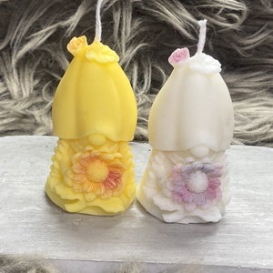 Virágos manó gyertya - kellékek & szerszámok - dekorációs kellékek - dekorációs gyertya - Meska.hu