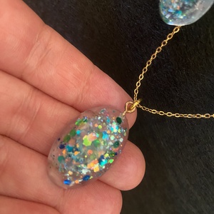 Kék csillogós, pillangós fülbevaló és nyaklánc szett - ékszer - ékszerszett - Meska.hu