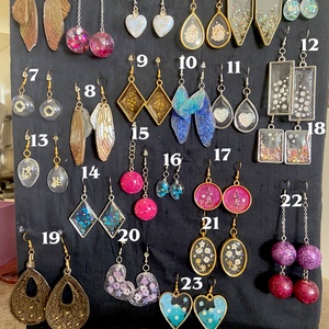 Epoxy fülbevalók 1. - ékszer - fülbevaló - lógó fülbevaló - Meska.hu