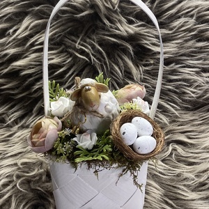 Kosras asztaldísz, Otthon & Életmód, Virágdekoráció, Virágdíszek, Asztali virágdísz, , Fonott fehér kosár virágokkal. Az ár 1 darabra vonatkozik., MESKA