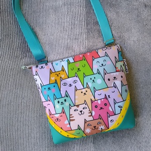 Színes cicás oldaltáska - Meska.hu