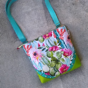 Kaktuszos virágos oldaltáska / crossbody - Meska.hu