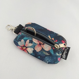 Kulcstartó tok - farmerkék virágos - táska & tok - kulcstartó & táskadísz - kulcstartó - Meska.hu