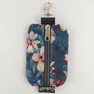 Kulcstartó tok - farmerkék virágos - táska & tok - kulcstartó & táskadísz - kulcstartó - Meska.hu