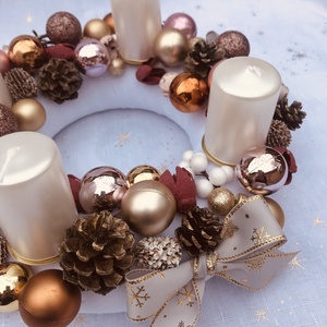 Adventi koszorú rózsaszín és aranyban - Meska.hu