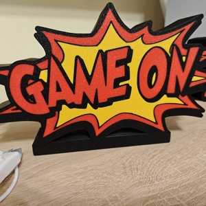 GAME ON! képregény stílusú LED-es gamer hangulatlámpa állvánnyal - otthon & életmód - lámpa - hangulatlámpa - Meska.hu