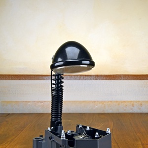 Motor alkatrészből  készült asztali lámpa - otthon & lakás - lámpa - asztali lámpa - Meska.hu