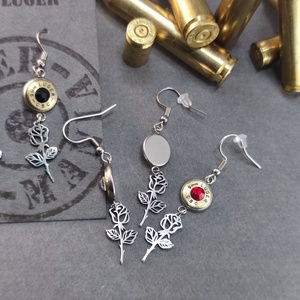 Töltény fülbevaló, rózsás, csüngős - ékszer - fülbevaló - pötty fülbevaló - Meska.hu