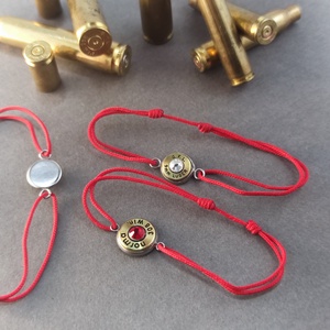 Töltény string karkötő Piros - ékszer - karkötő - fonott karkötő - Meska.hu