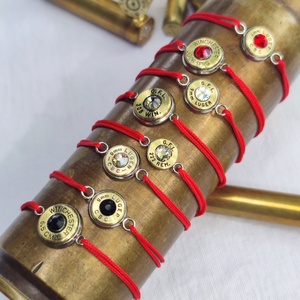 Töltény string karkötő Piros - ékszer - karkötő - fonott karkötő - Meska.hu