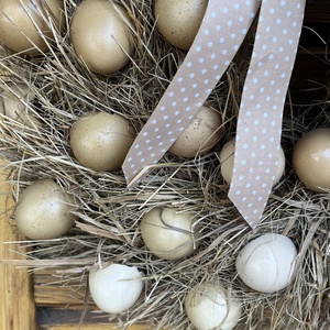 Tavaszi, nyári ajtódísz, kopogtató tojáshéjjal - otthon & életmód - dekoráció - ajtó- és ablak dekoráció - ajtótábla - Meska.hu