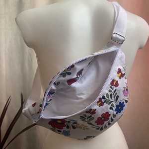 Fehér népi mintás övtáska - táska & tok - övtáska - Meska.hu